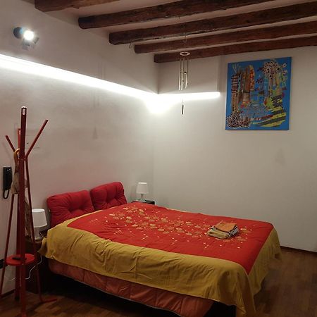 Monolocale Sui Tetti Di Bologna - Via Indipendenza Apartment Bagian luar foto
