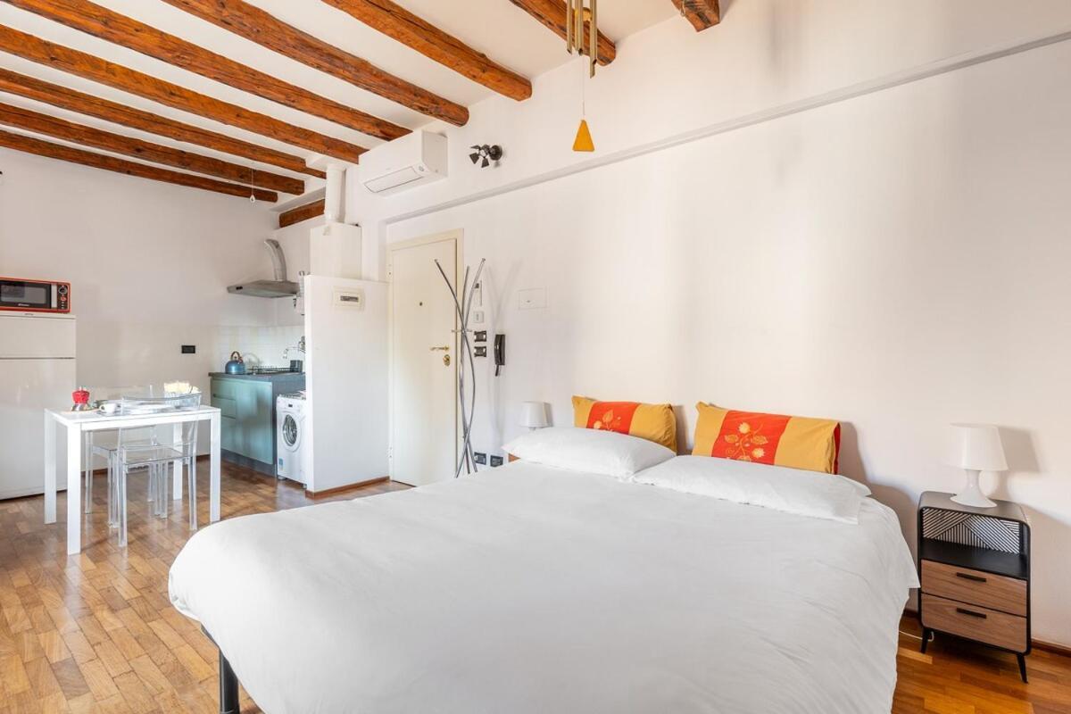 Monolocale Sui Tetti Di Bologna - Via Indipendenza Apartment Bagian luar foto
