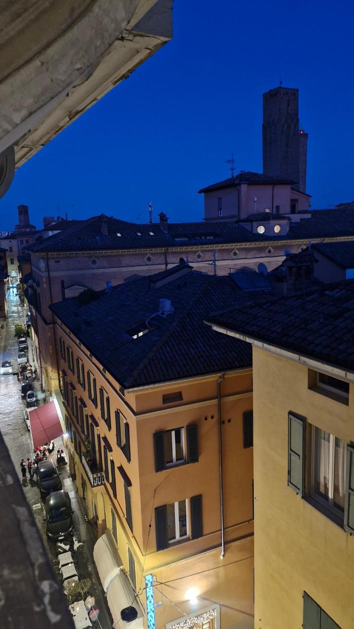 Monolocale Sui Tetti Di Bologna - Via Indipendenza Apartment Bagian luar foto